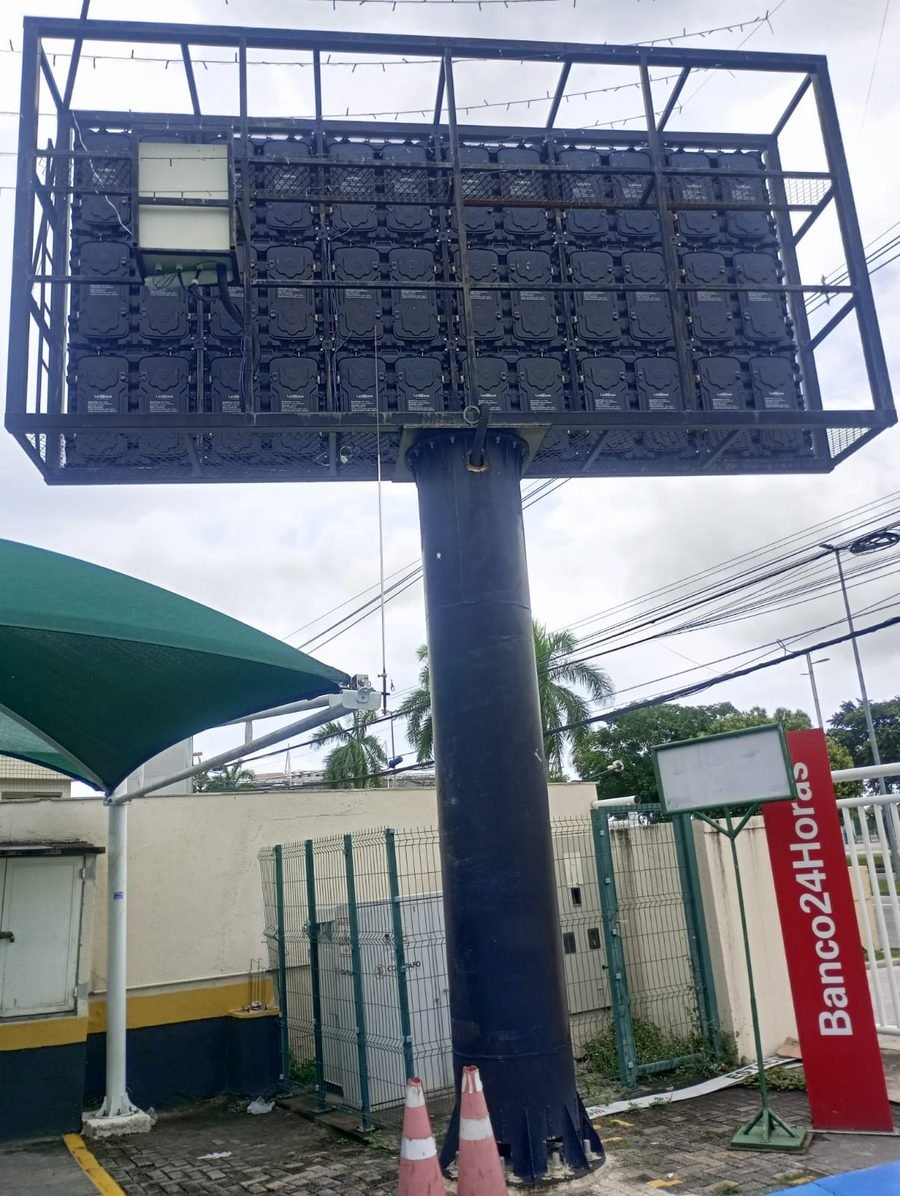 Estrutura outdoor para painel de LED P8.9 — Serralheria com LED São Paulo
