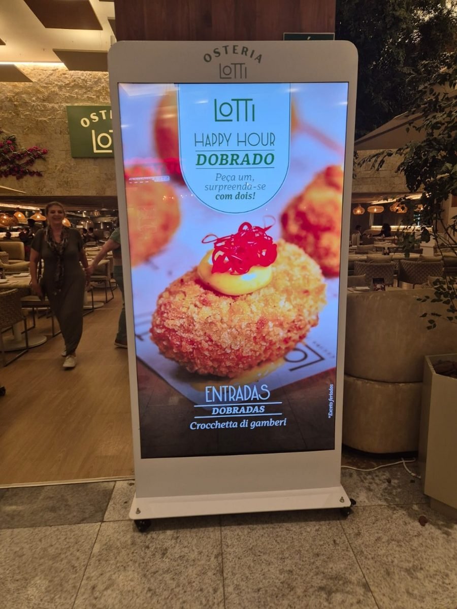 Mão francesa painel de LED para locação e eventos — Osteria Lotti SP — Serralheria com LED